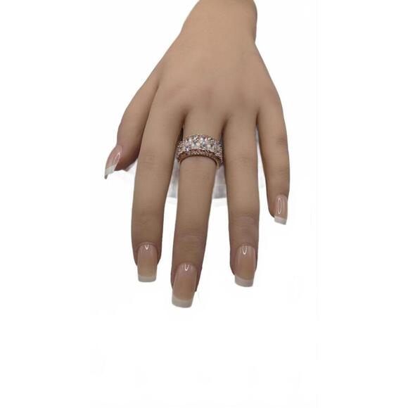 Elegant Rose Gold Crystal Ring Size 6 - Picture 1 of 5